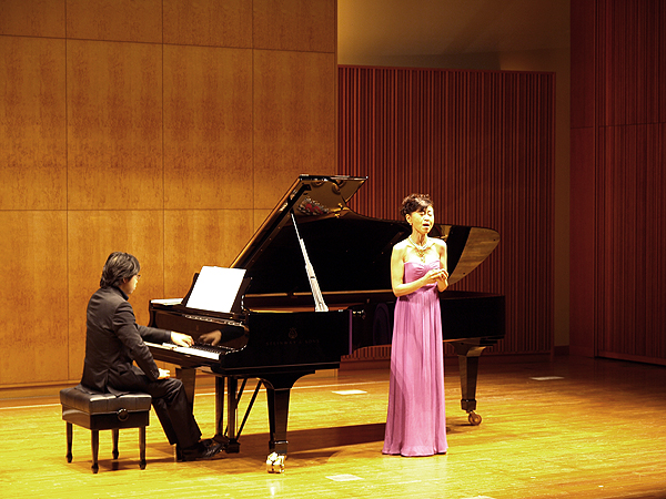 �`�����e�B�R���T�[�g2012