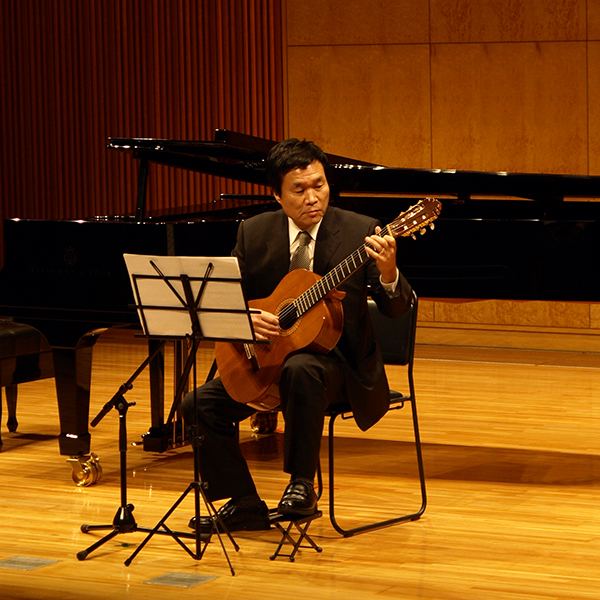 ����4��A�j�}���`�����e�B�R���T�[�g 2014�N4��13���i���j�J�� �R���T�[�g�̖͗l��NPO�@�l�A�j�}���`�����e�B�W���p��