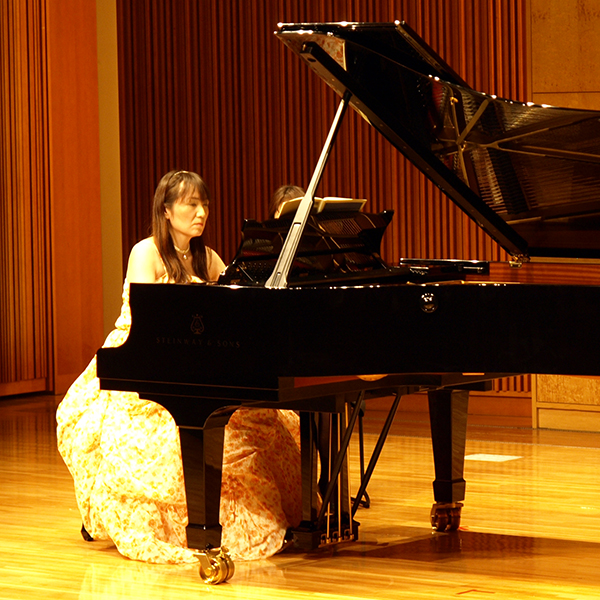 ����4��A�j�}���`�����e�B�R���T�[�g 2014�N4��13���i���j�J�� �R���T�[�g�̖͗l��NPO�@�l�A�j�}���`�����e�B�W���p��