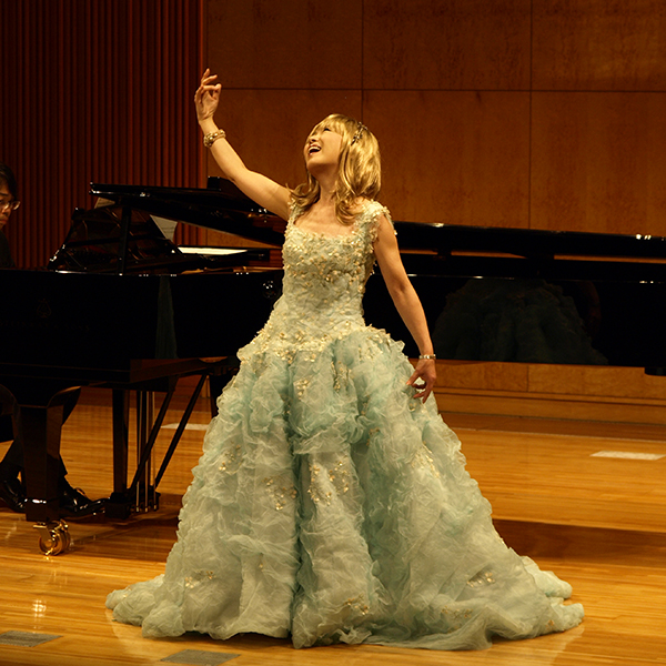 ����4��A�j�}���`�����e�B�R���T�[�g 2014�N4��13���i���j�J�� �R���T�[�g�̖͗l��NPO�@�l�A�j�}���`�����e�B�W���p��