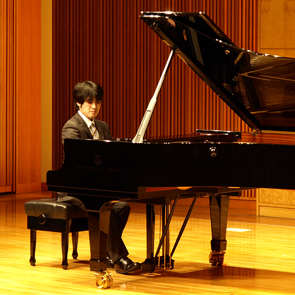 ����4��A�j�}���`�����e�B�R���T�[�g 2014�N4��13���i���j�J�� �R���T�[�g�̖͗l��NPO�@�l�A�j�}���`�����e�B�W���p��