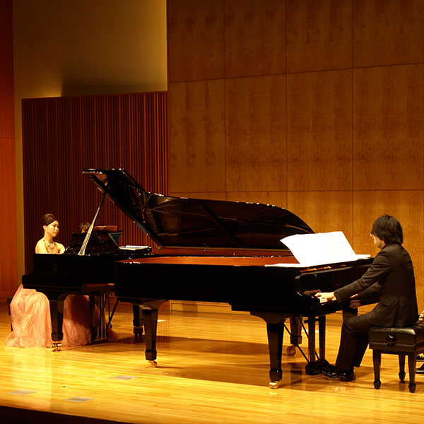 ����4��A�j�}���`�����e�B�R���T�[�g 2014�N4��13���i���j�J�� �R���T�[�g�̖͗l��NPO�@�l�A�j�}���`�����e�B�W���p��