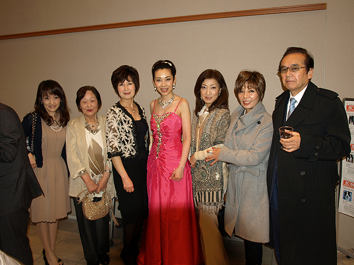 ��6��A�j�}���`�����e�B�R���T�[�g in �߂���p�[�V�����z�[���j