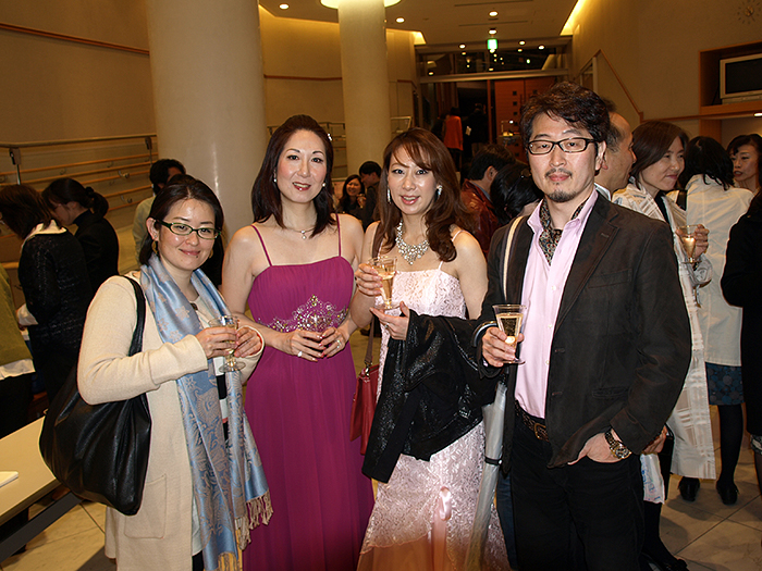 ��6��A�j�}���`�����e�B�R���T�[�g in �߂���p�[�V�����z�[���j